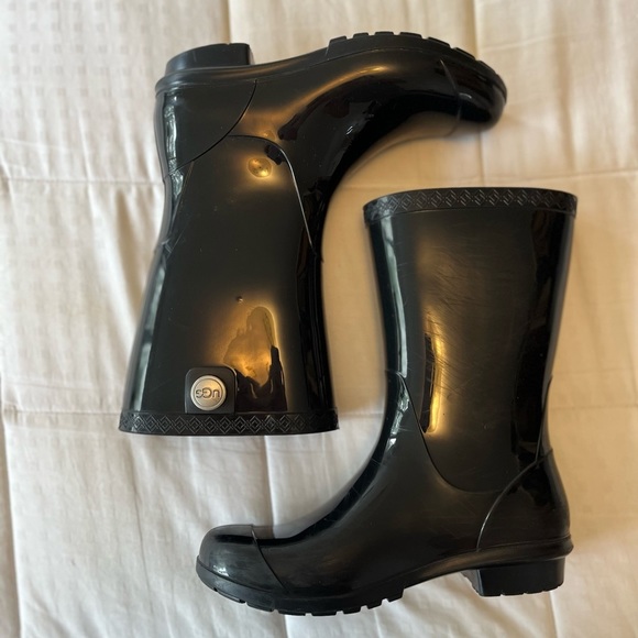 SOLD UGG Black Sienna Sherpa Insole Shiny Rain Boot Size 6/6.5 - Picture 8 of 16